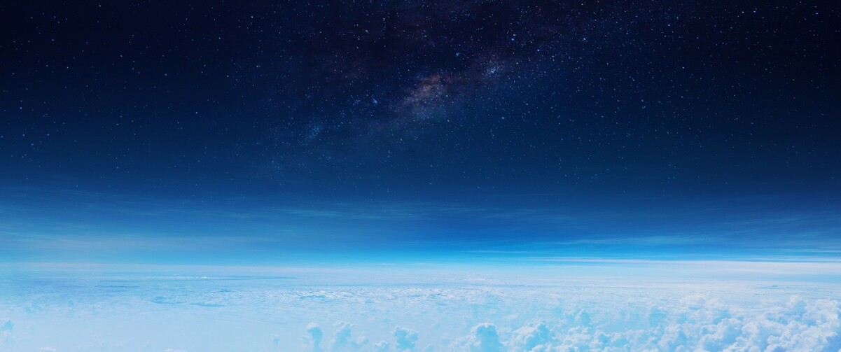 蓝色星空云层3440×1440壁纸