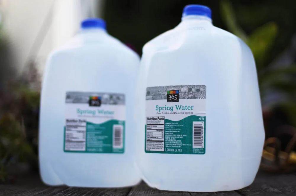 美国瓶装饮用水受PFAS化学物质污染。